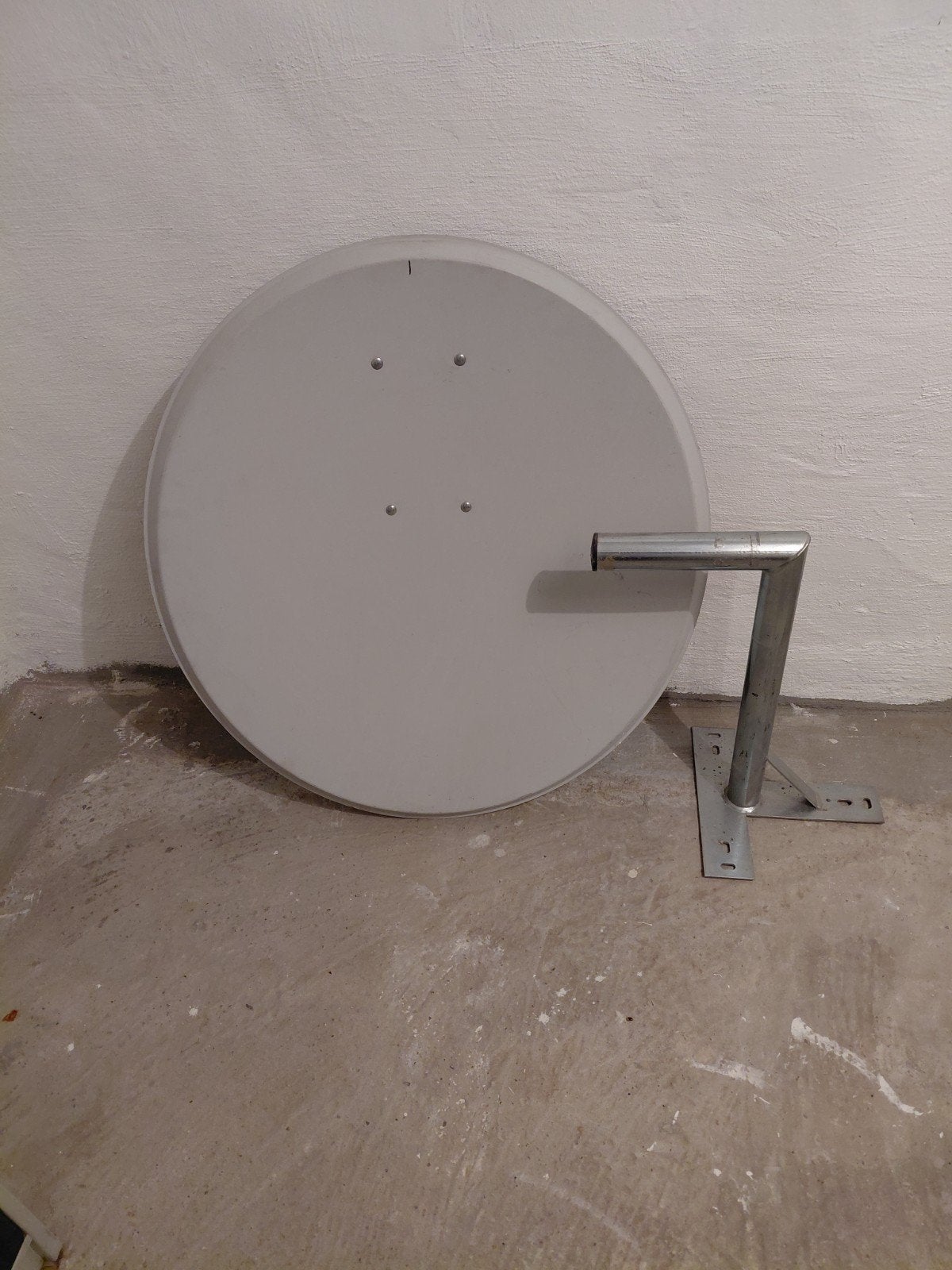 Tv schotel met muursteun⁹, Audio, Tv en Foto, Schotelantennes, Ophalen