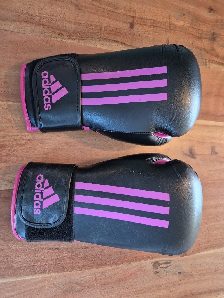 Adidas bokshandschoenen (Zwart/Roze), Envoi, Utilisé, Gants de boxe