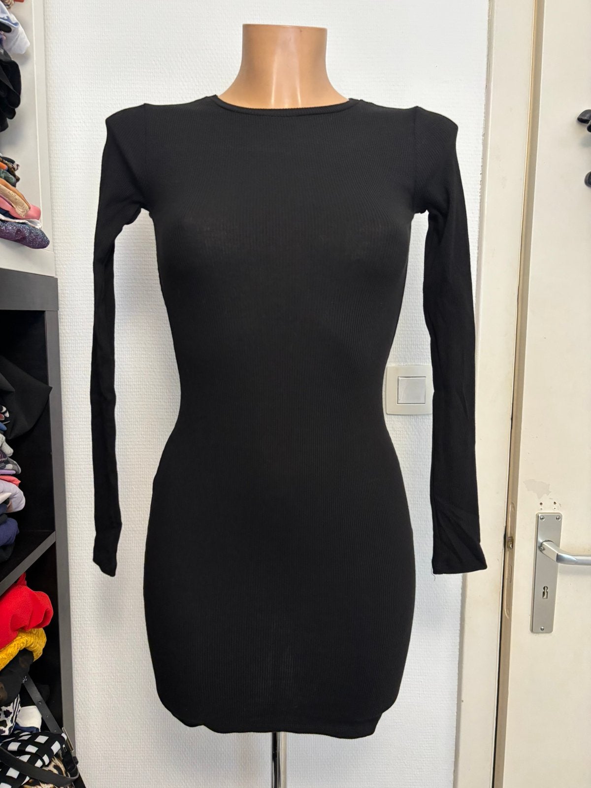 Robe moulante sexy dos-nu neuve, Neuf, Enlèvement ou Envoi, Au-dessus du genou, Taille 34 (XS) ou plus petite