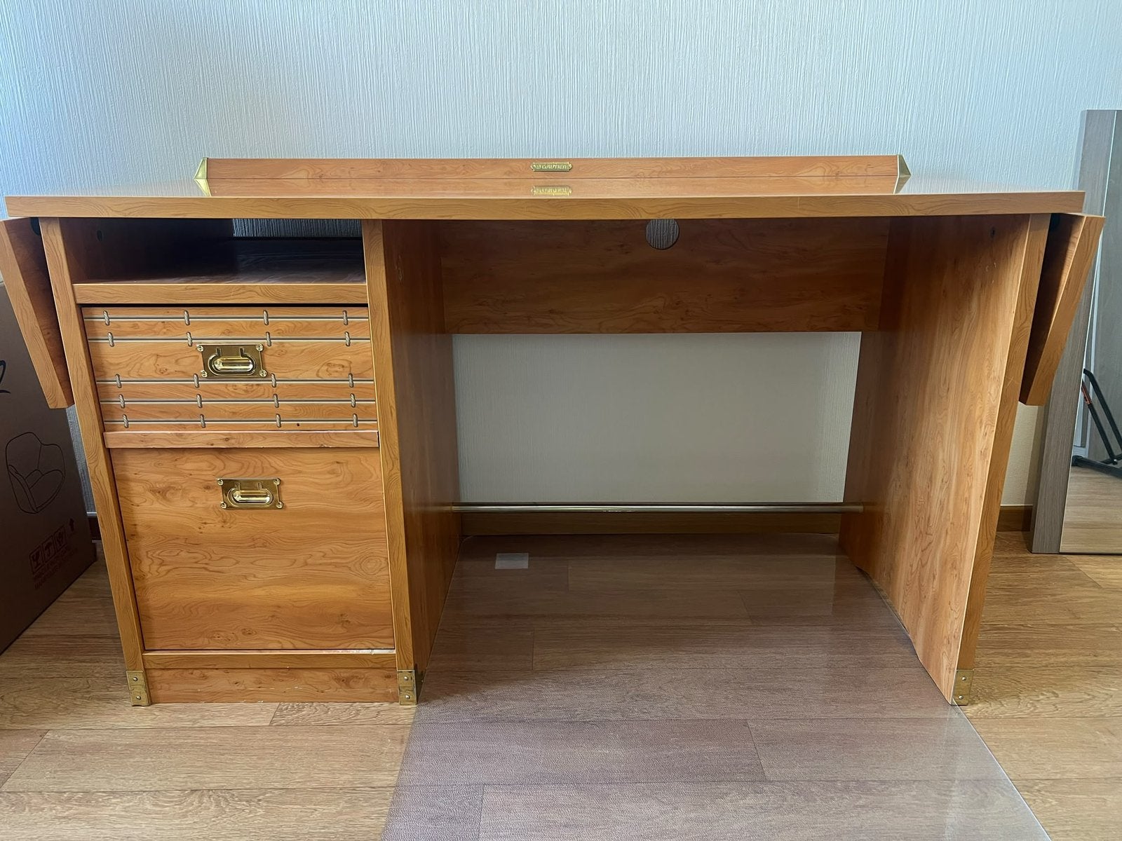 Bureau Gautier, Enlèvement, Comme neuf