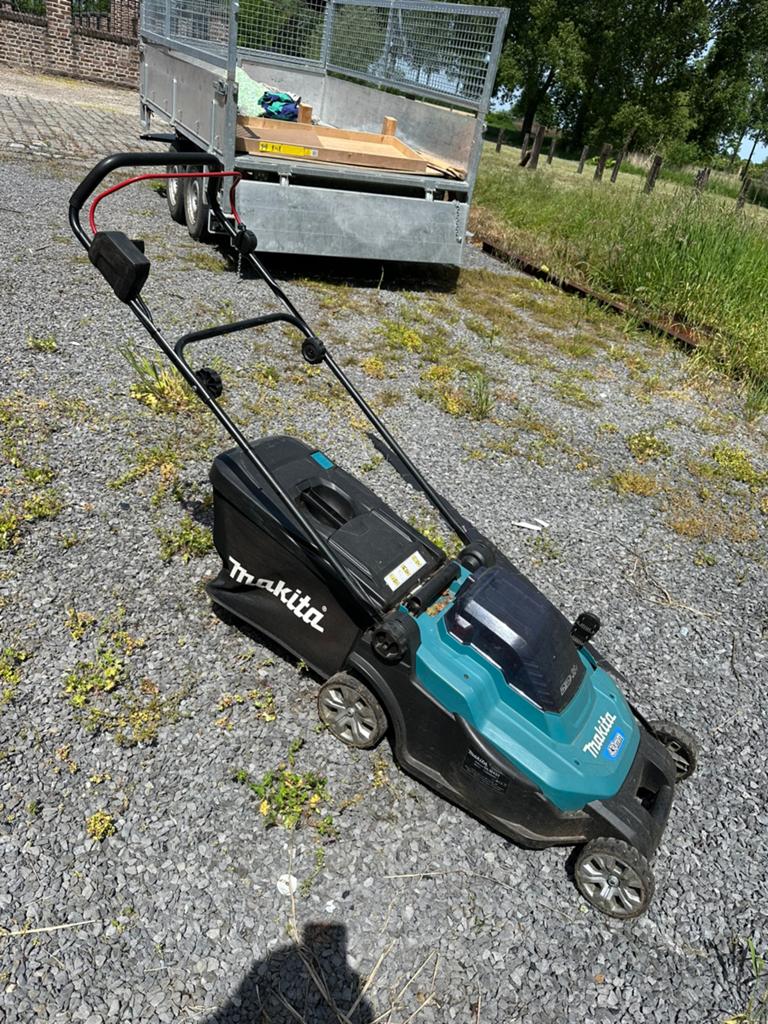 Makita accu grasmaaier, Tuin en Terras, Ophalen, Cirkelmaaier, Opvangbak, Accu-grasmaaier