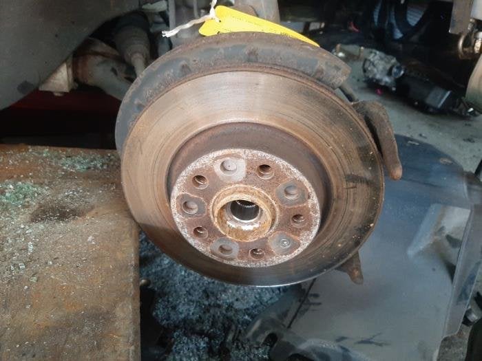 Wielnaaf voor van een Volkswagen Golf, Gebruikt, -, Volkswagen, -