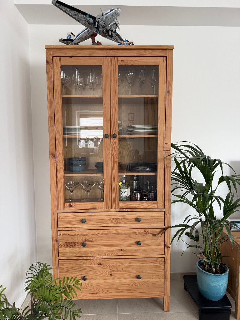 Vitrinekast (massief hout) | Uitstekende conditie, Ophalen, 50 tot 100 cm, Zo goed als nieuw, Scandinave