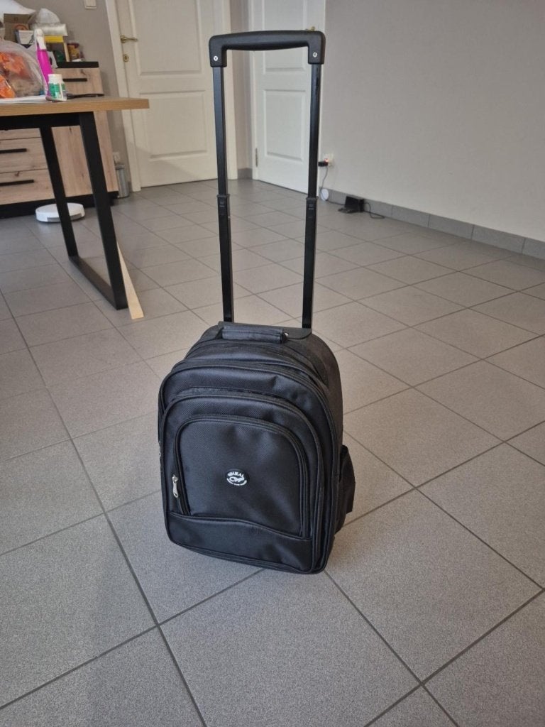 TROLLEY ET SAC À DOS 2 EN 1 : BEAUCOUP D'ESPACE DE RANGEMENT, Plastique souple, Moins de 35 cm, Enlèvement, Moins de 50 cm