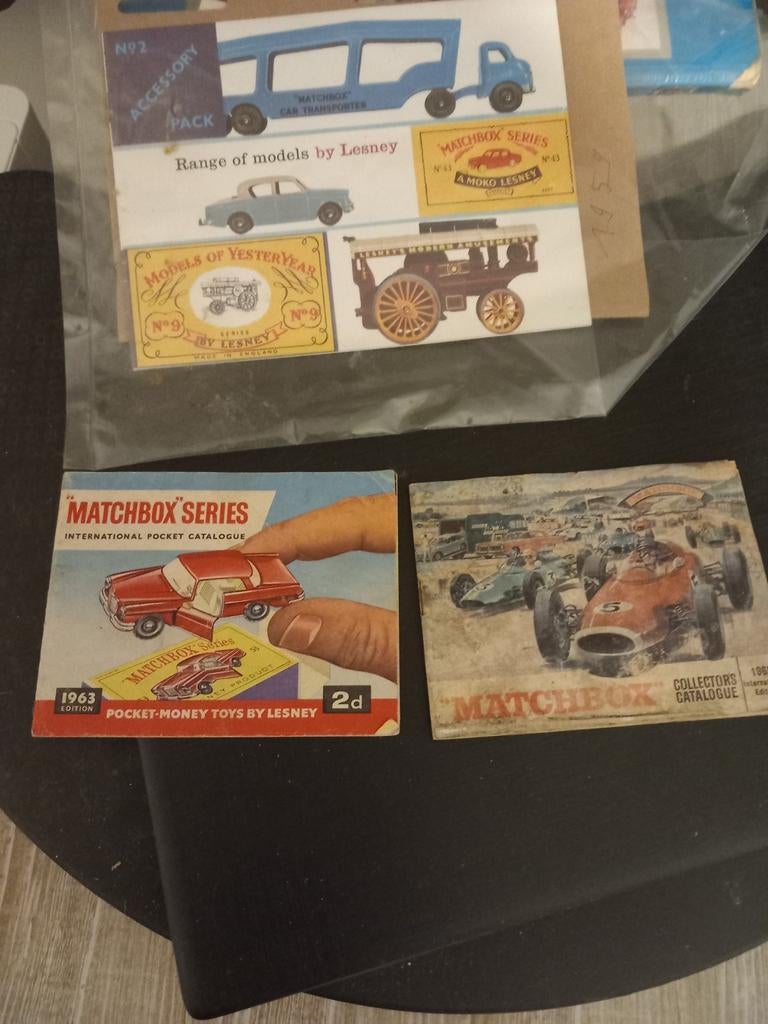 Oude matchbox catalogi, Ophalen of Verzenden