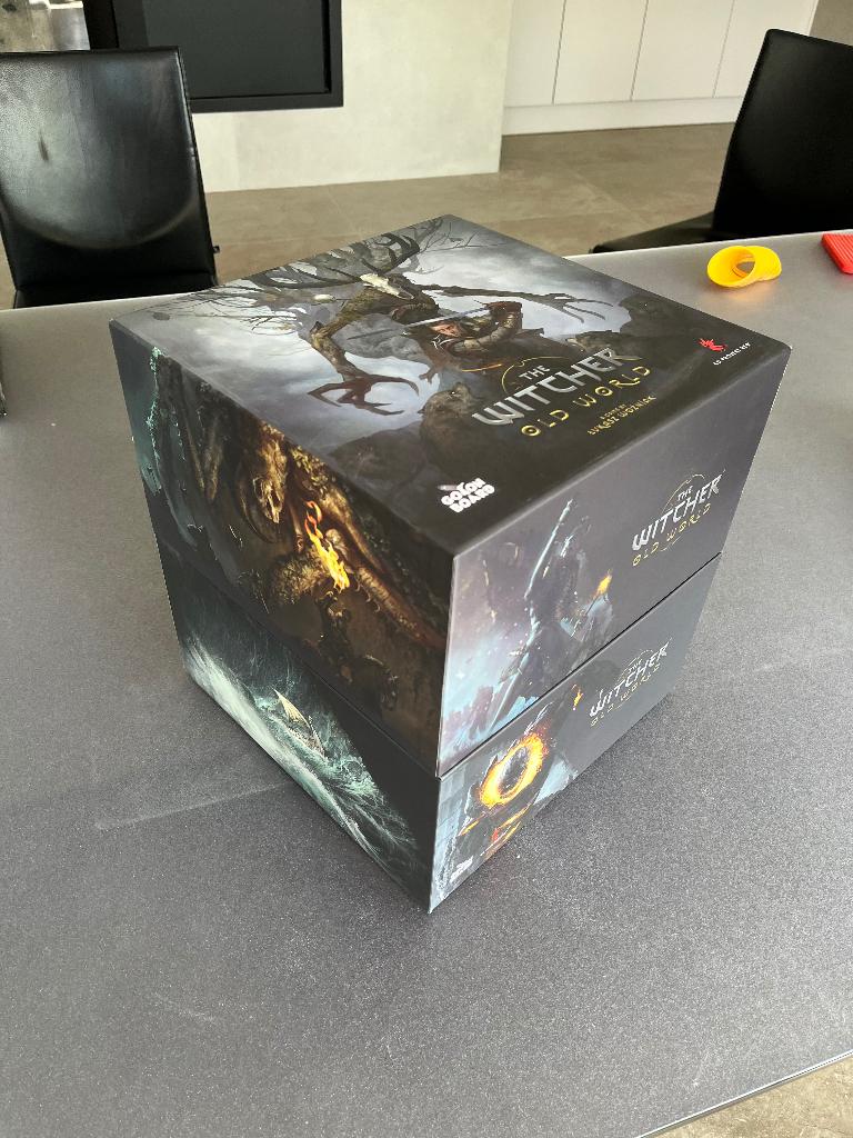 The Witcher - Old World Deluxe Box (Engelse versie), Hobby en Vrije tijd, Gezelschapsspellen | Bordspellen, Ophalen, Zo goed als nieuw