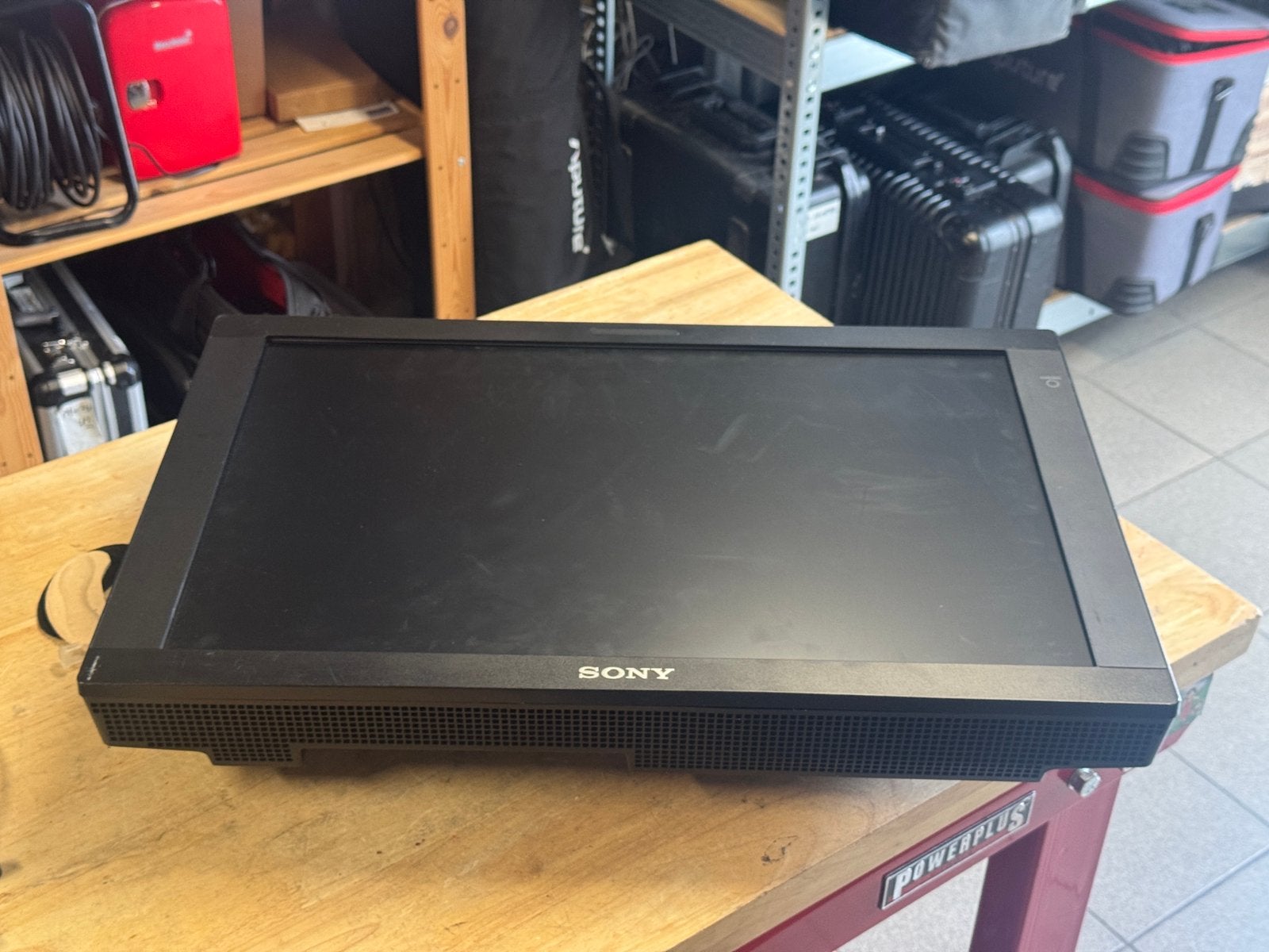 24 inch studio sdi monitor jaar 2007, Ophalen, Gebruikt, 50 Hz, LCD