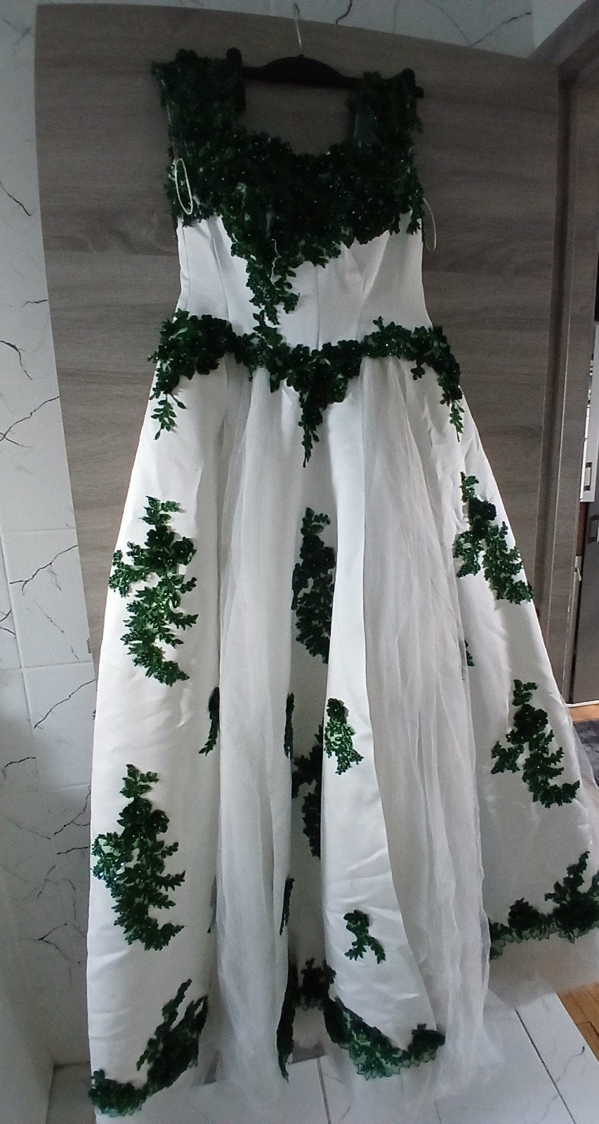 witte jurk met groene bladeren, Kleding | Dames, Trouwkleding en Trouwaccessoires, Ophalen of Verzenden, Zo goed als nieuw, Wit