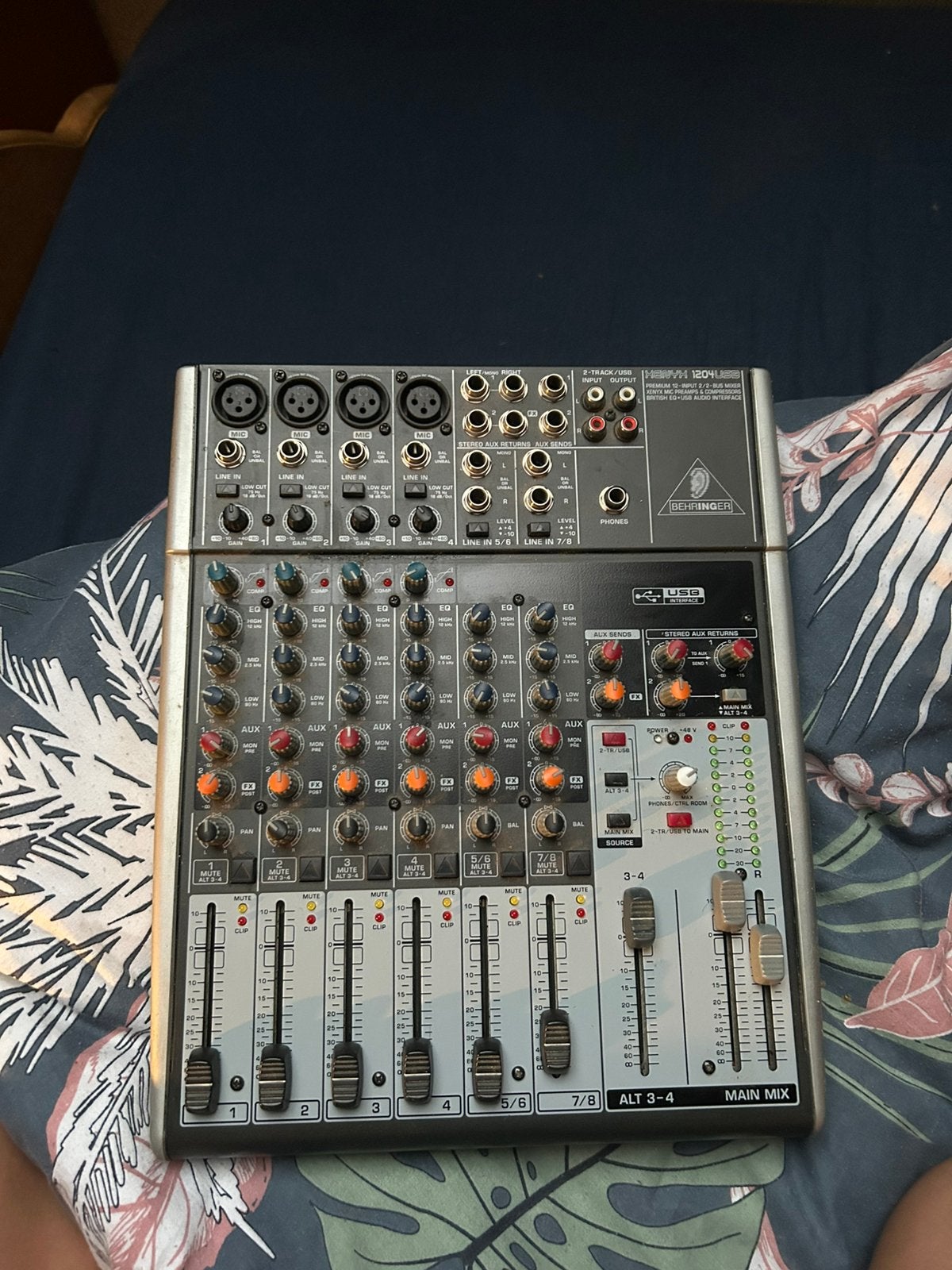 Behringer henyx 1204 USB, Enlèvement, Comme neuf, 5 à 10 canaux, Entrée micro