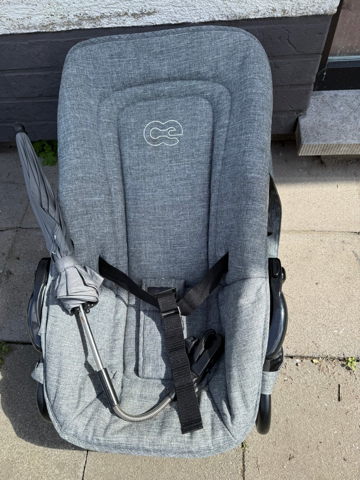 Mutsy babywipper met parasol, Enlèvement, Comme neuf