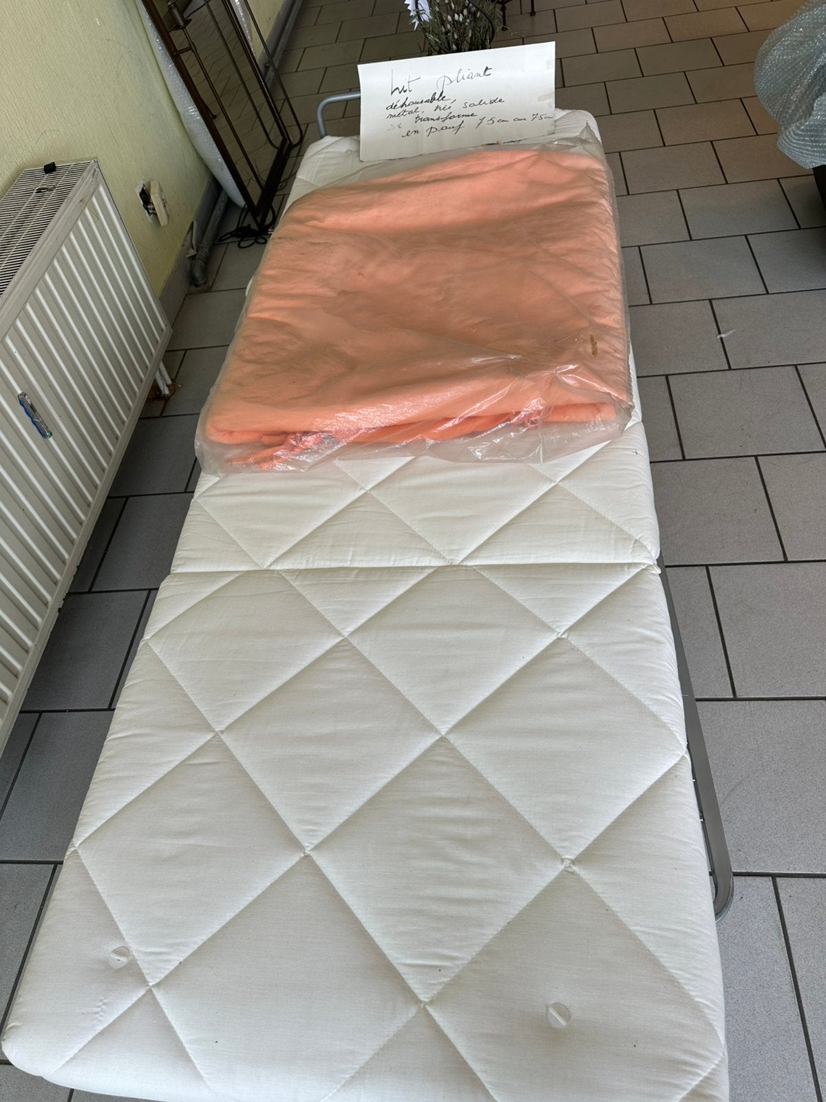 Lit repluable en pouf, Enlèvement