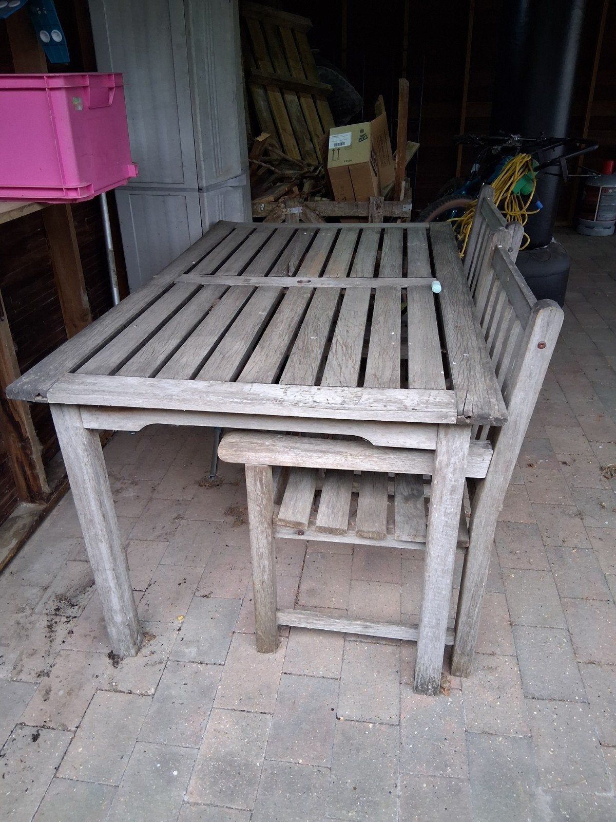 GRATIS tuintafel met 2 tuinstoelen., Ophalen, Gebruikt, Hardhout, 6 zitplaatsen