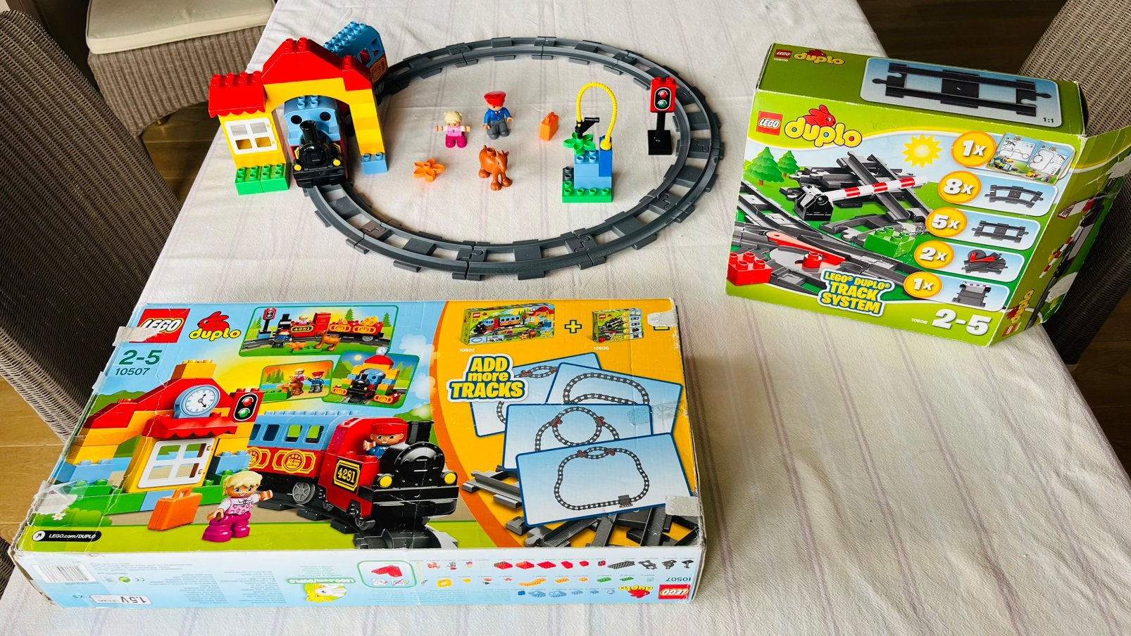 Duplo trein op Baterij + doos met uitbreiding rails, Ophalen, Zo goed als nieuw, Duplo