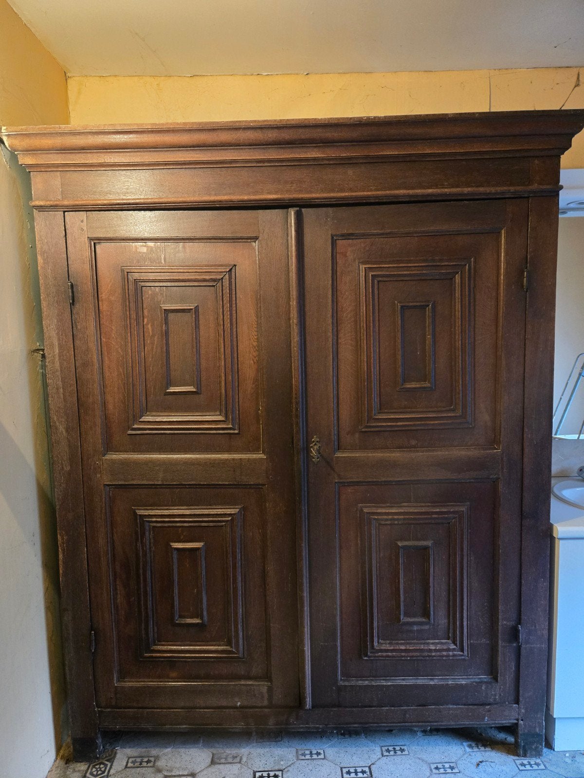 Antieke, massieve eiken kast., Antiek en Kunst, Ophalen