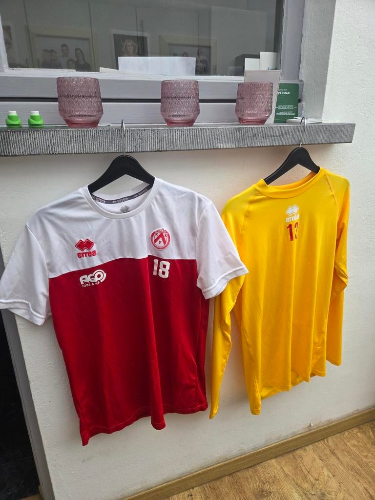 Voetbal t schirts Kvk, Ophalen