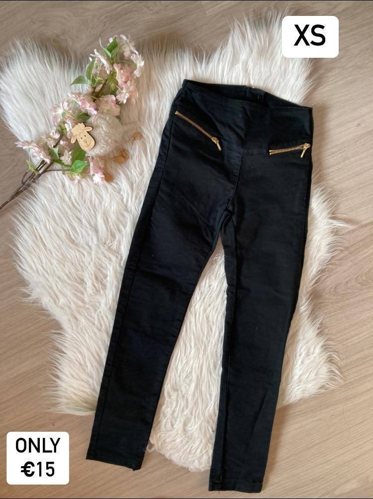 3 damesbroeken van ONLY - maat XS, Kleding | Dames, Ophalen, Nieuw, W27 (confectie 34) of kleiner, Overige kleuren