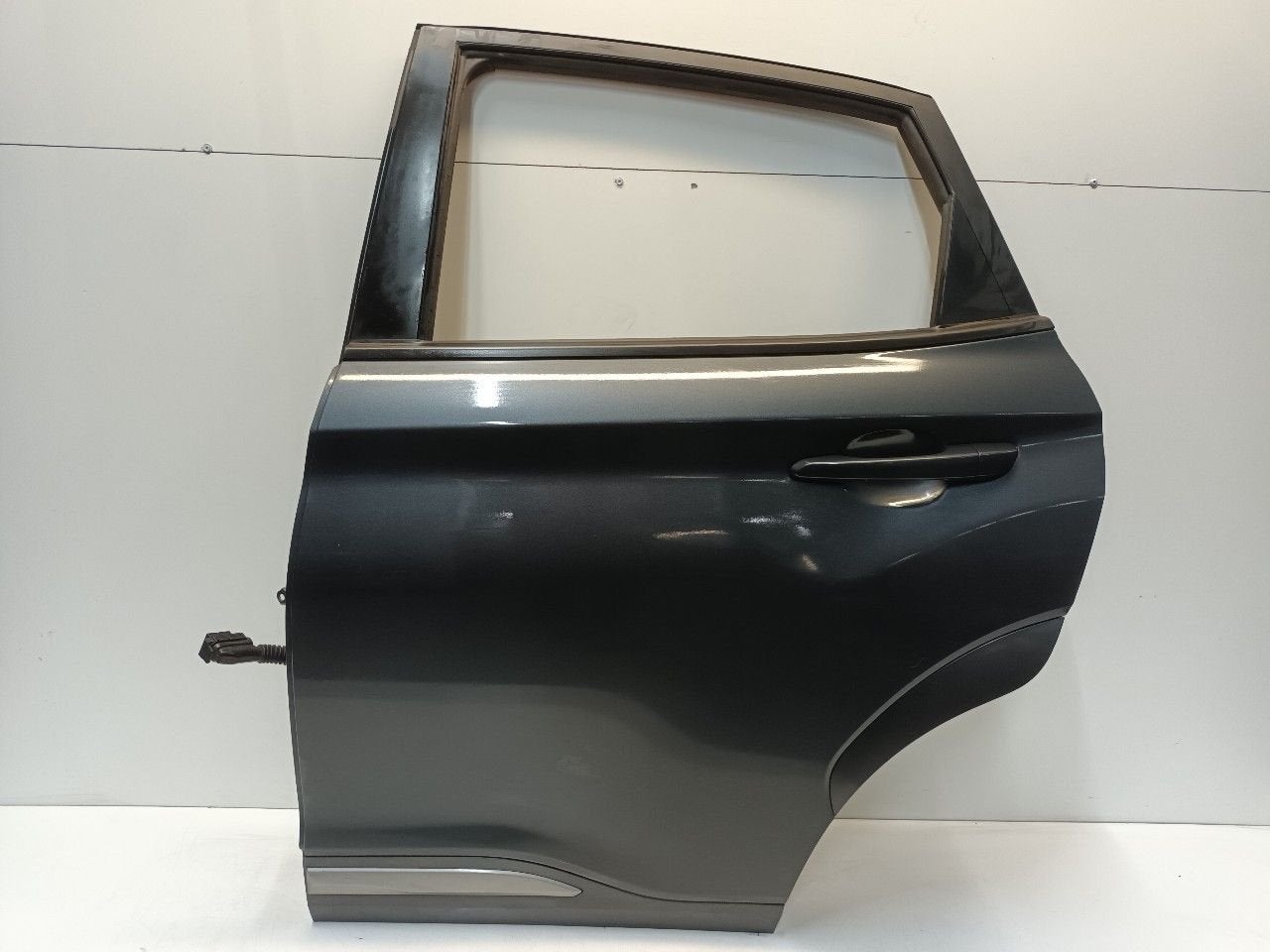 Portier links achter Hyundai Kona, Onderdelen@venauto.nl, Van der Ven Autorecycling B.V., Ettenseweg 76, 4706 PB Roosendaal, The Netherlands