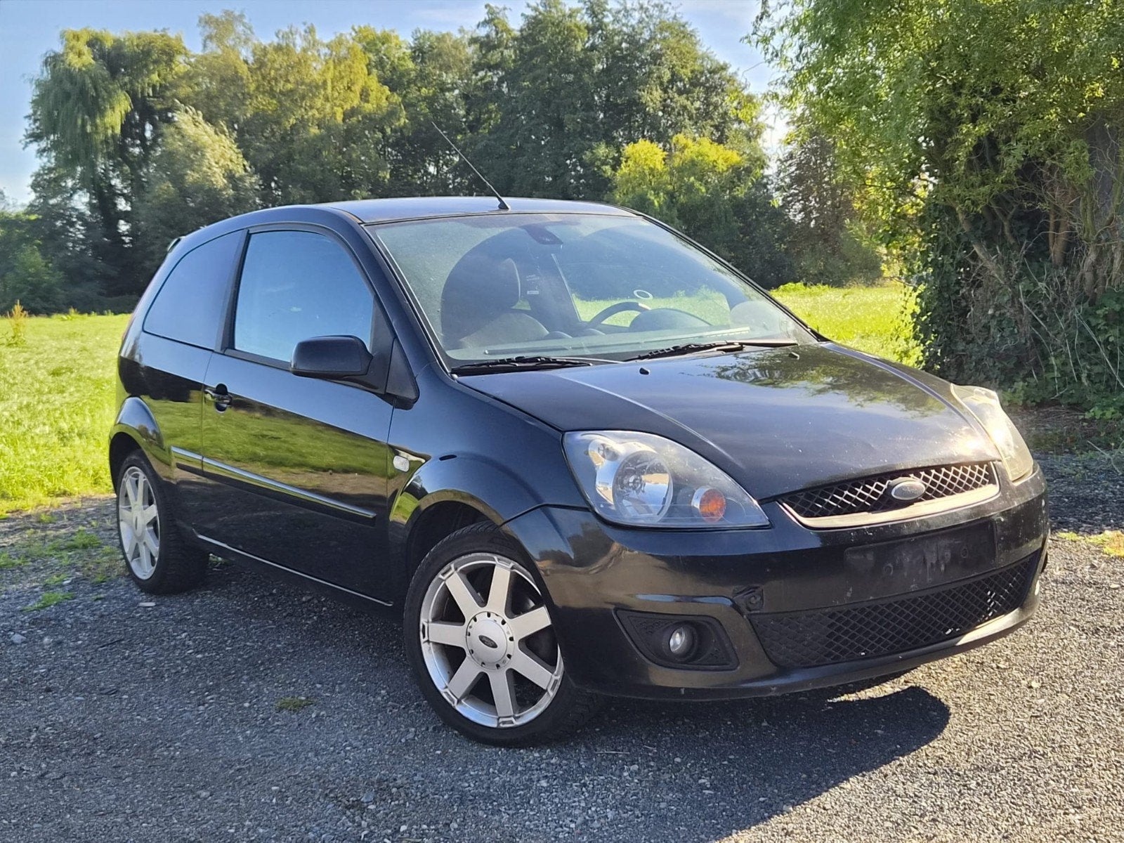 La Ford Fiesta 1.3 Petrol Euro4 peut entrer dans n'importe q, Autos, Achat, Carnet d'entretien, Particulier, Essence