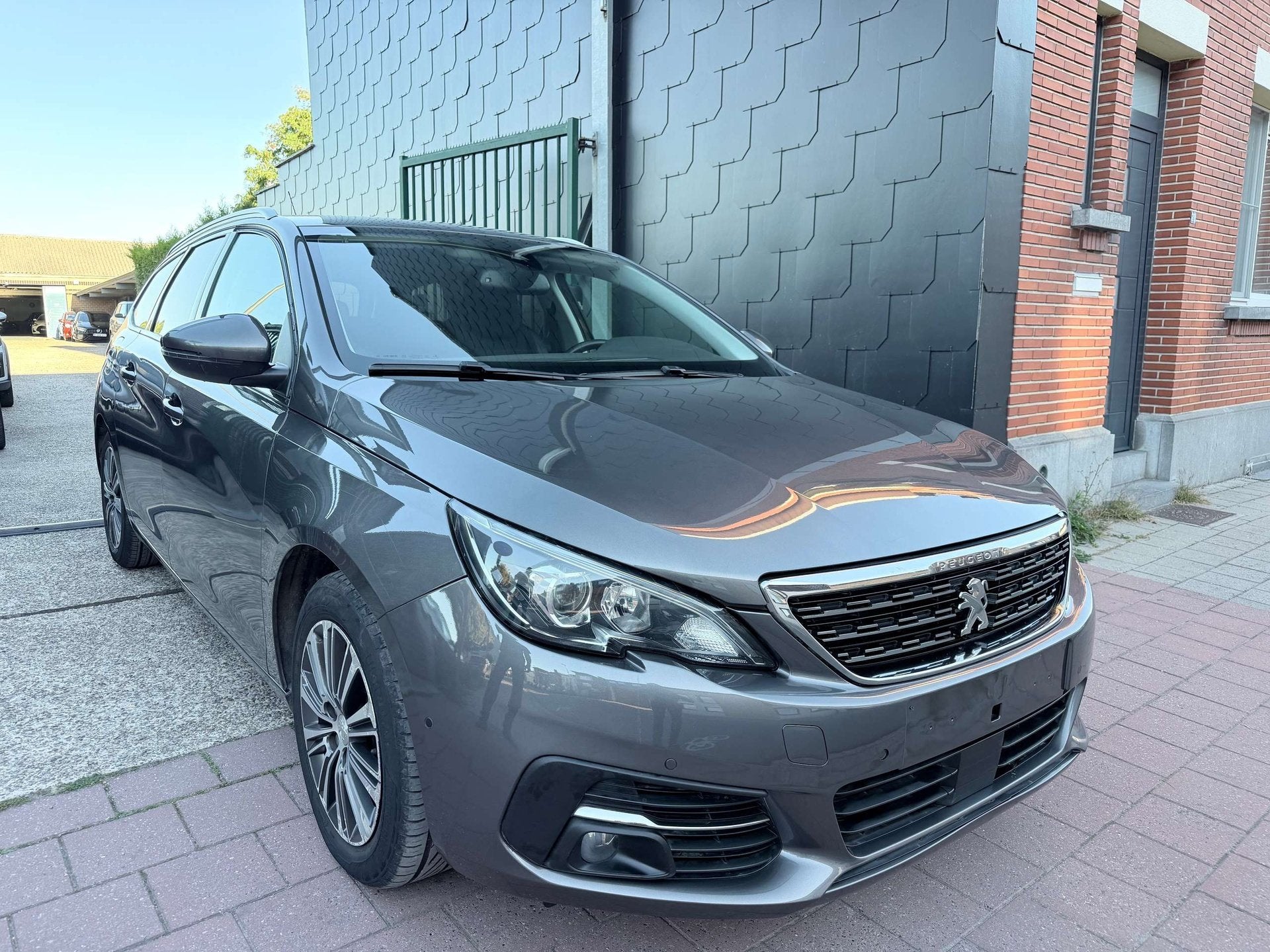Peugeot 308 SW 1.2 EDITION ALLURE PACK AUTOMAAT | Apple CarP, Auto's, Dealer onderhouden, Stof, Gebruikt, 1199 cc