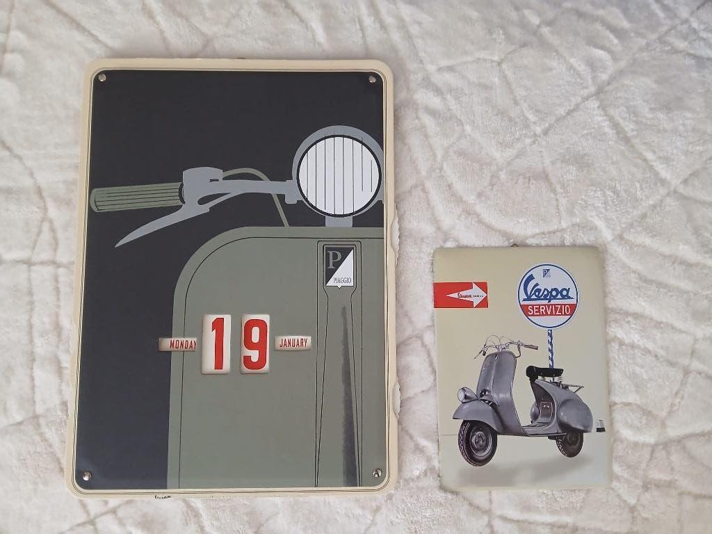 Piaggio Vespa -eeuwigdurende kalender -wanddecoratie metaal, Maison & Meubles, Neuf, Vintage, Enlèvement ou Envoi, Métal