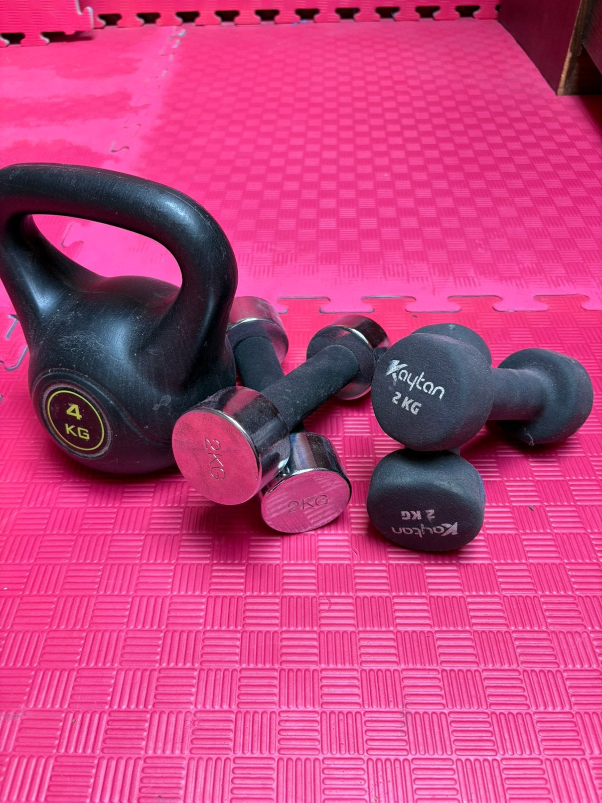 Kettlebell 4 kg en Kaytan Dumbbells 2 kg (set van 2), Sports & Fitness, Enlèvement, Comme neuf, Kettlebell