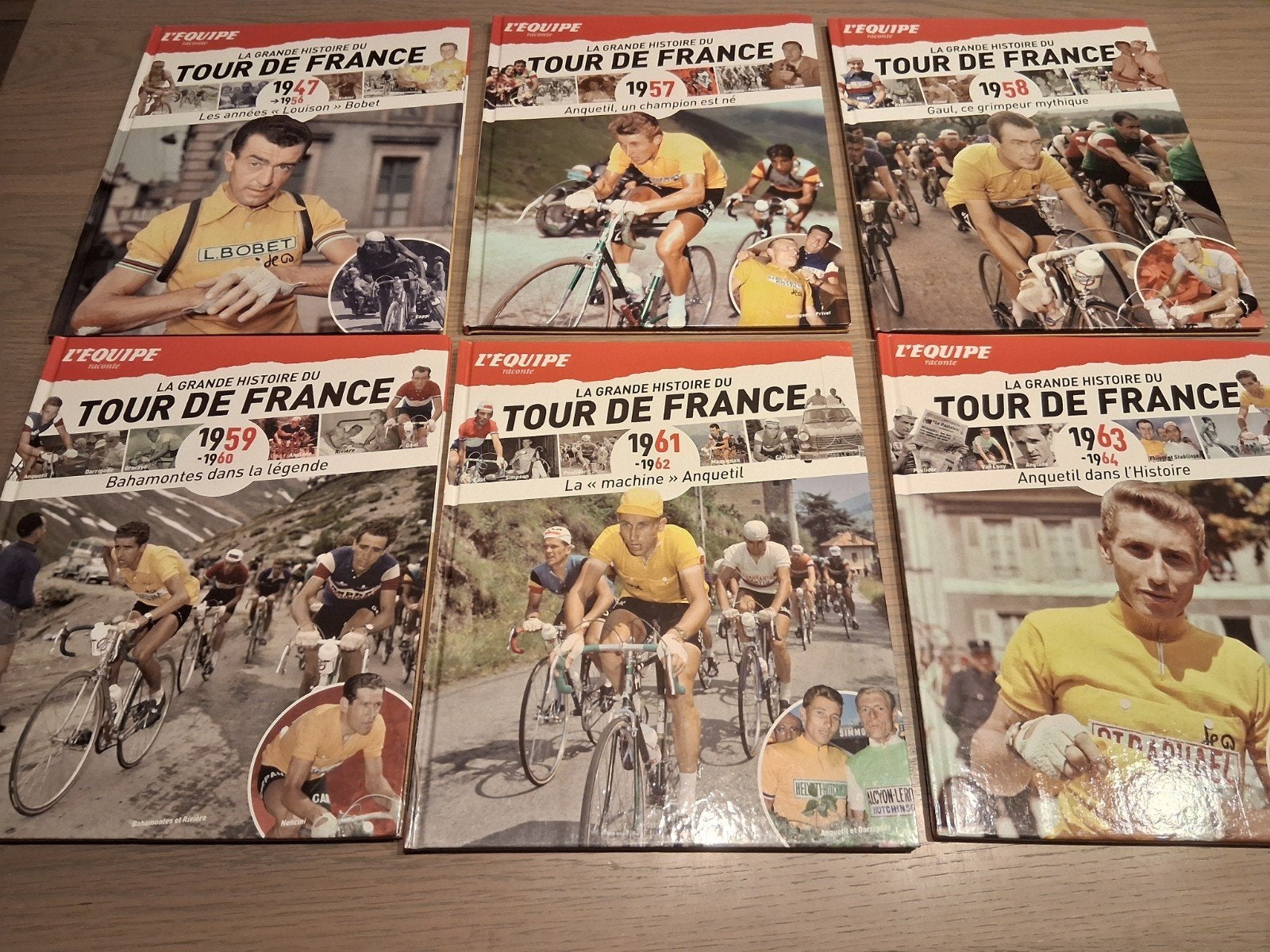 Lot 16 livres du Tour de France publiés par l'équipe, Livres, Livres de sport, Comme neuf, Course à pied et Cyclisme, Enlèvement ou Envoi