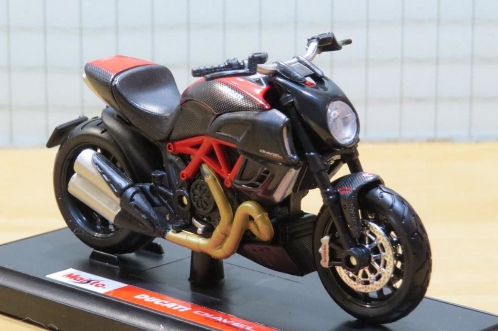Ducati Diavel 1:18 Maisto, Ophalen of Verzenden, Nieuw, Motor, Maisto