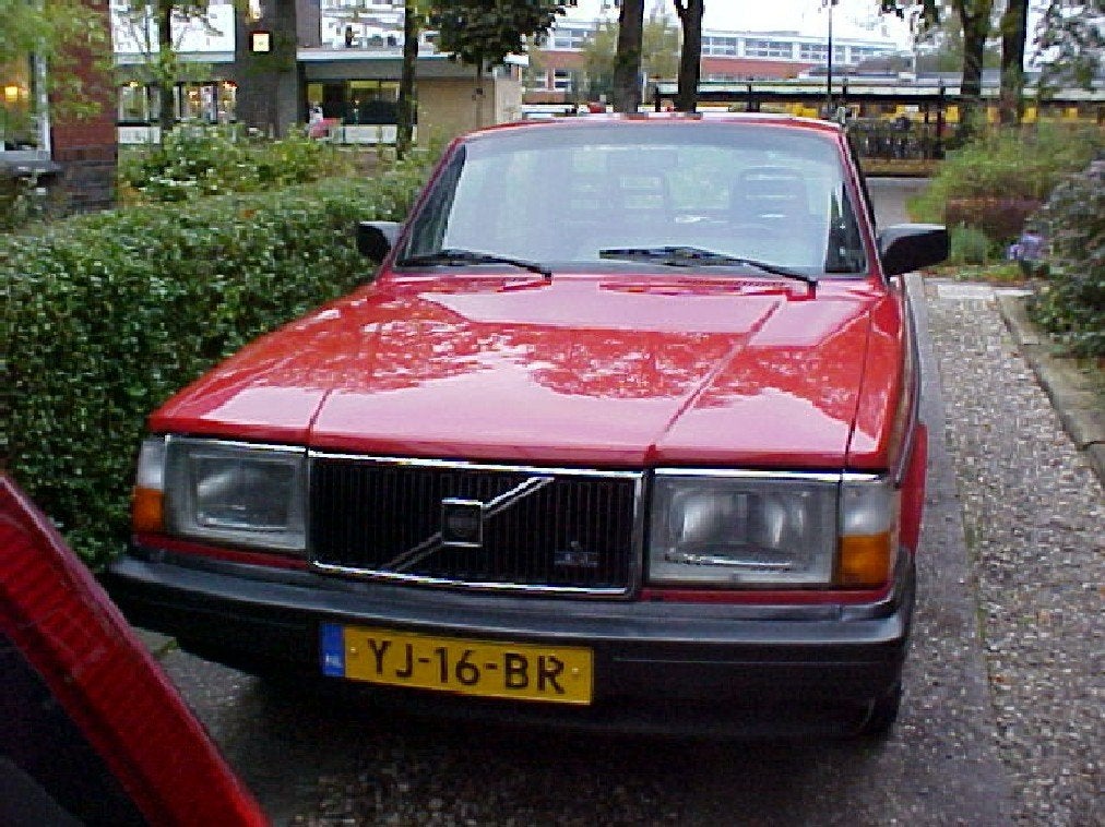 Neat Volvo 240 DL de 1990 avec GPL, Autos, Rouge, 4 portes, Boîte manuelle, Noir
