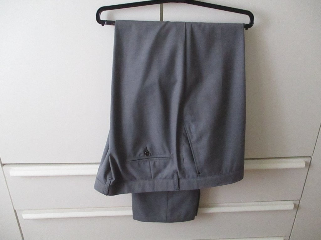 Un nouveau pantalon pour homme., Enlèvement ou Envoi, Neuf, Taille 56/58 (XL), Gris