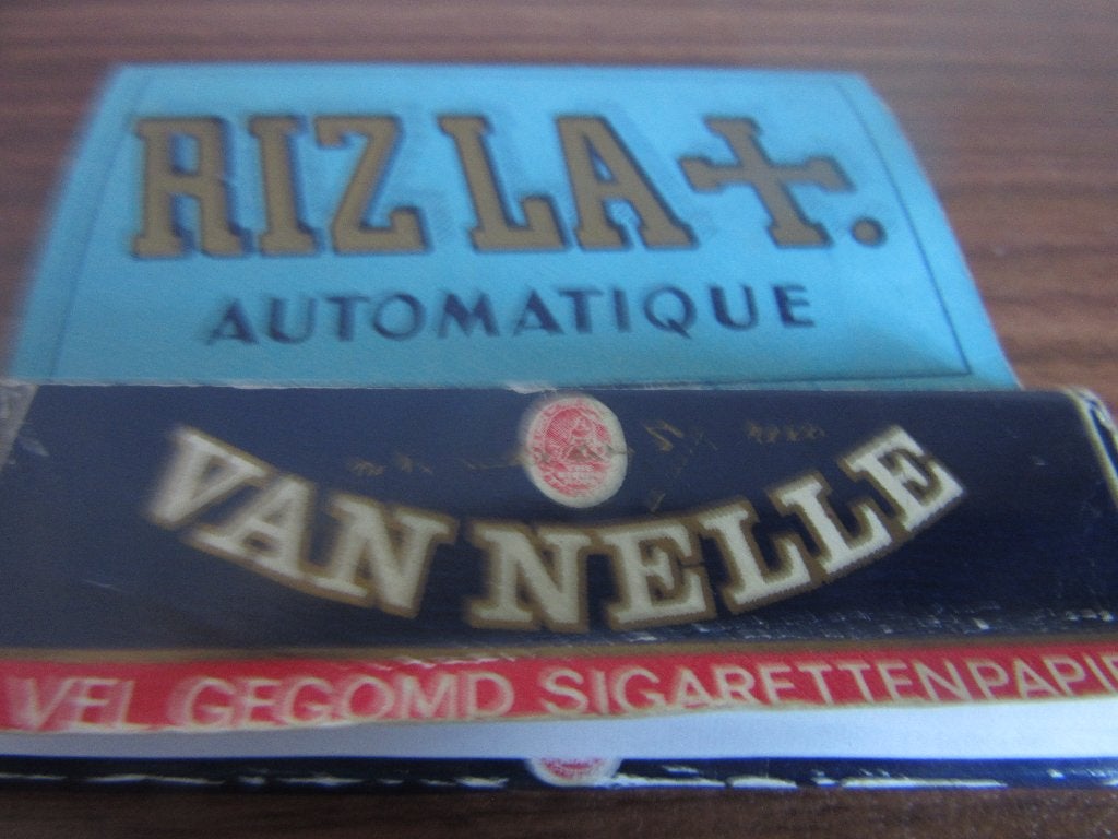 sigarettenblaadjes /Ronson doosje /luciferdoosjes/bandjes..., Ophalen of Verzenden, Aansteker