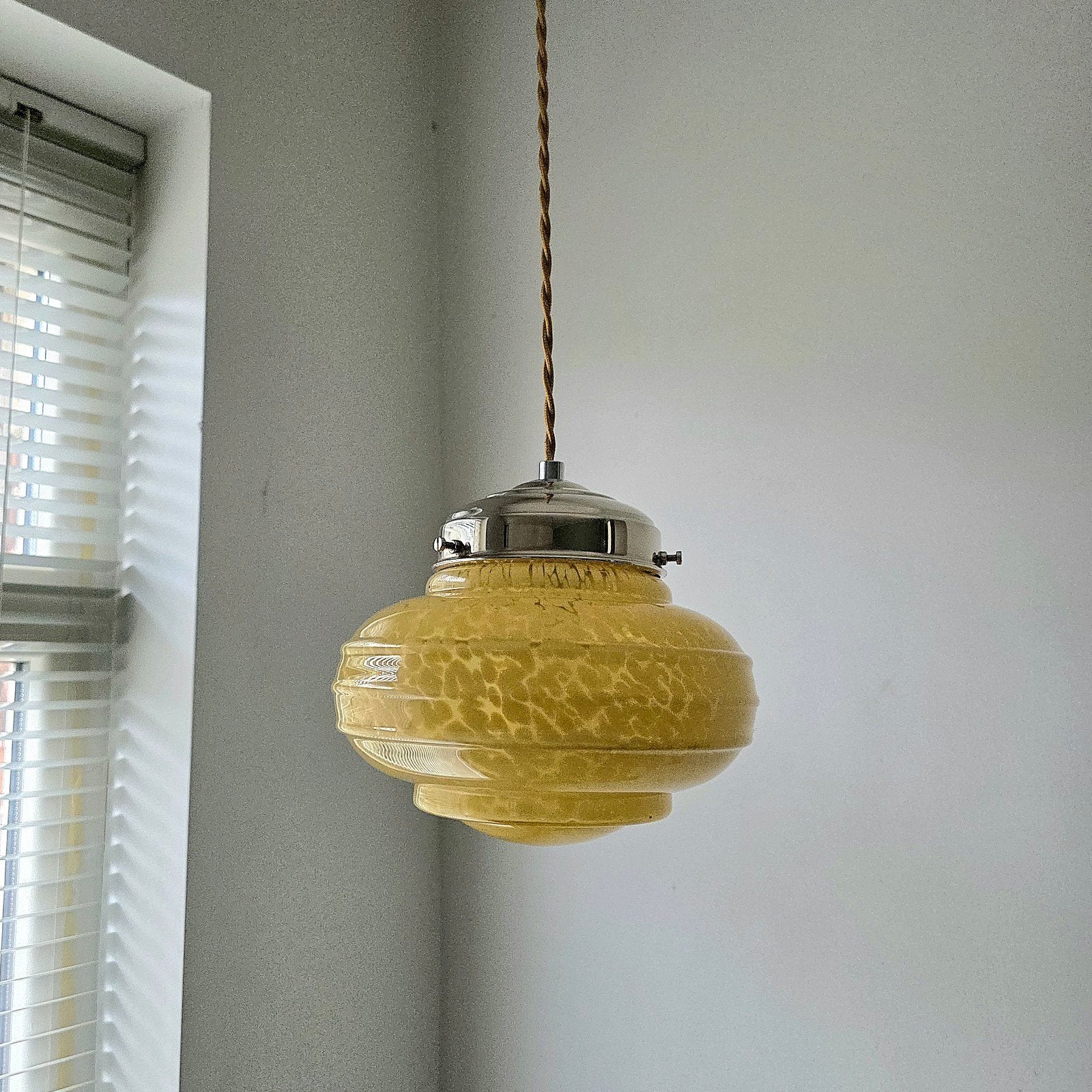 Lampe suspendue vintage en verre marbré., Antiquités & Art, Enlèvement ou Envoi