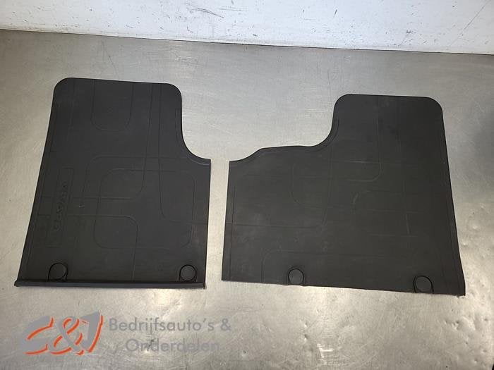 Matten Set van een Opel Vivaro, Gebruikt, -, -, Opel