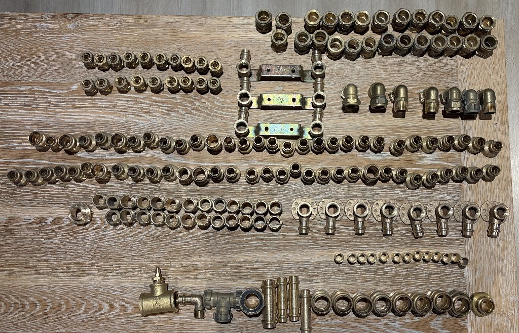 Lot van 183 Messing knelkoppelingen & verbindingsstukken, Bricolage & Construction, Enlèvement ou Envoi, Neuf, Cuivre, Autres types