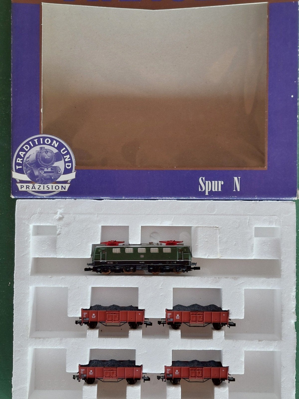 Arnold N schaal Db elektroloc met 4 x kolenwagon, Hobby en Vrije tijd, Ophalen of Verzenden, Arnold, Analoog