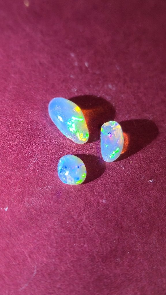 3 Welo Opalen Cabochons (totaal 2,81 ct) - Uit 1 steen, Verzamelen, Ophalen, Mineraal