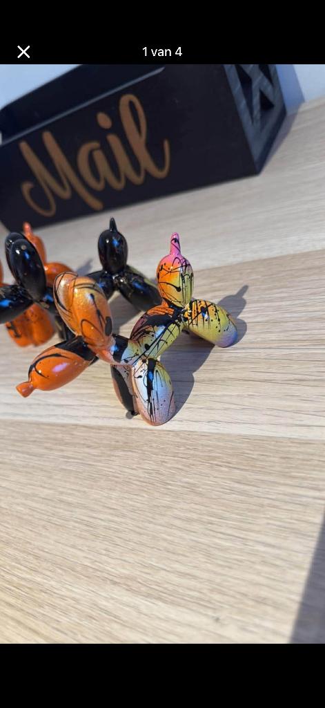 Balloon dogs, Ophalen