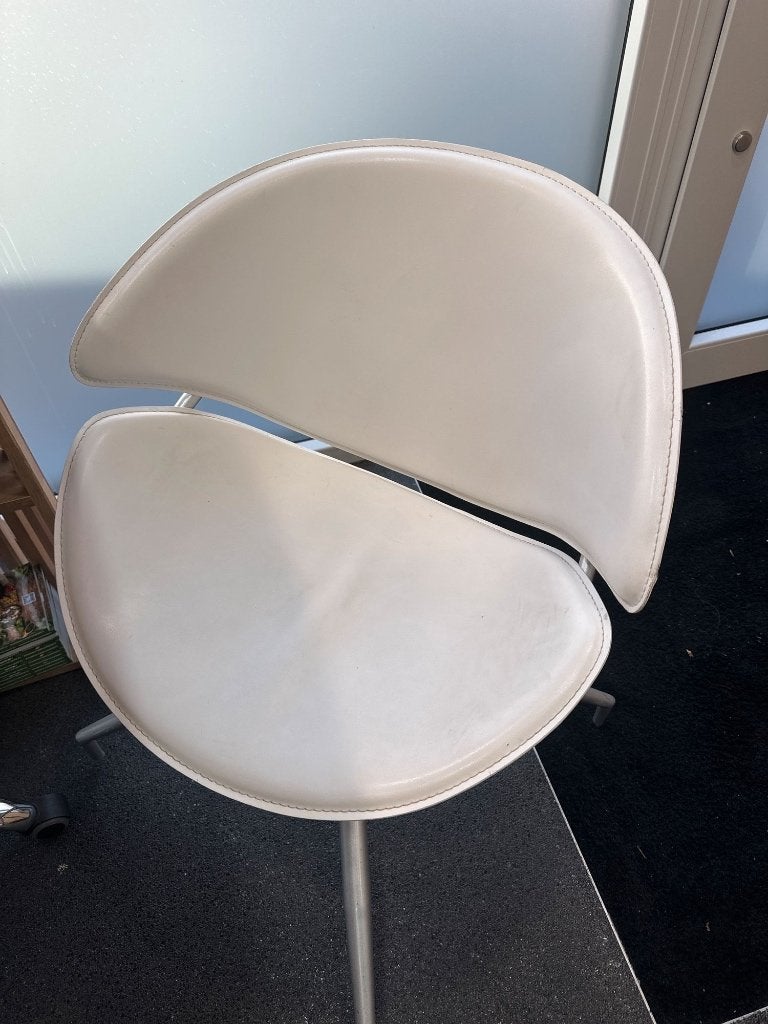 Chaise cuir nénuphar tournante, Contemporain, Enlèvement, Utilisé, Blanc
