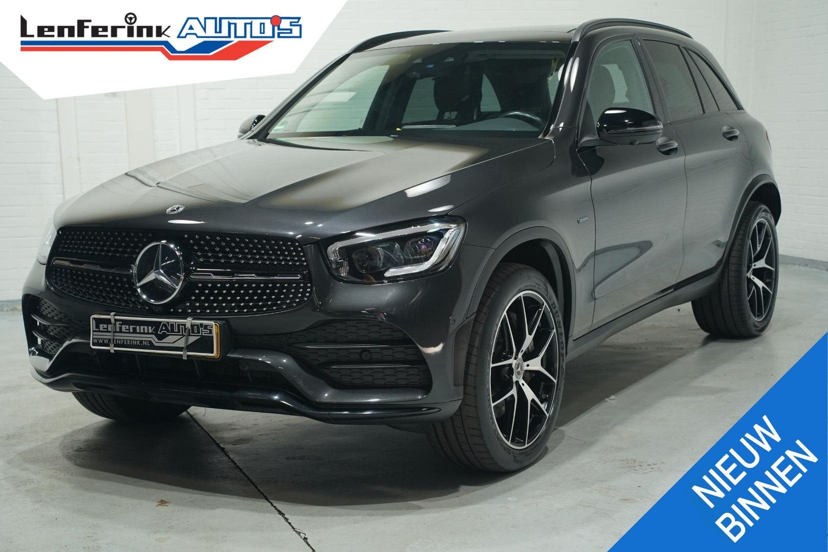 Mercedes-Benz GLC 300 300e 4MATIC Business Solution AMG pano, Auto's, Mercedes-Benz, Automaat, 14 kWh, Zwart, Hybride Elektrisch/Benzine
