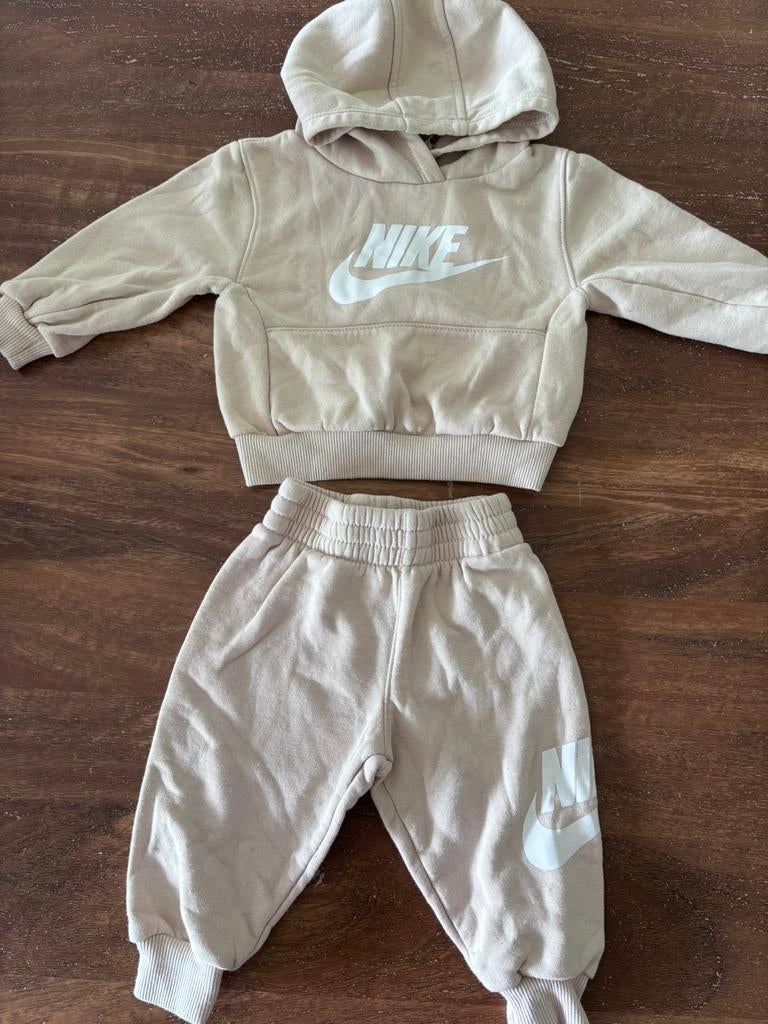 Ensemble nike taille 12-18 mois, Enlèvement ou Envoi, Comme neuf