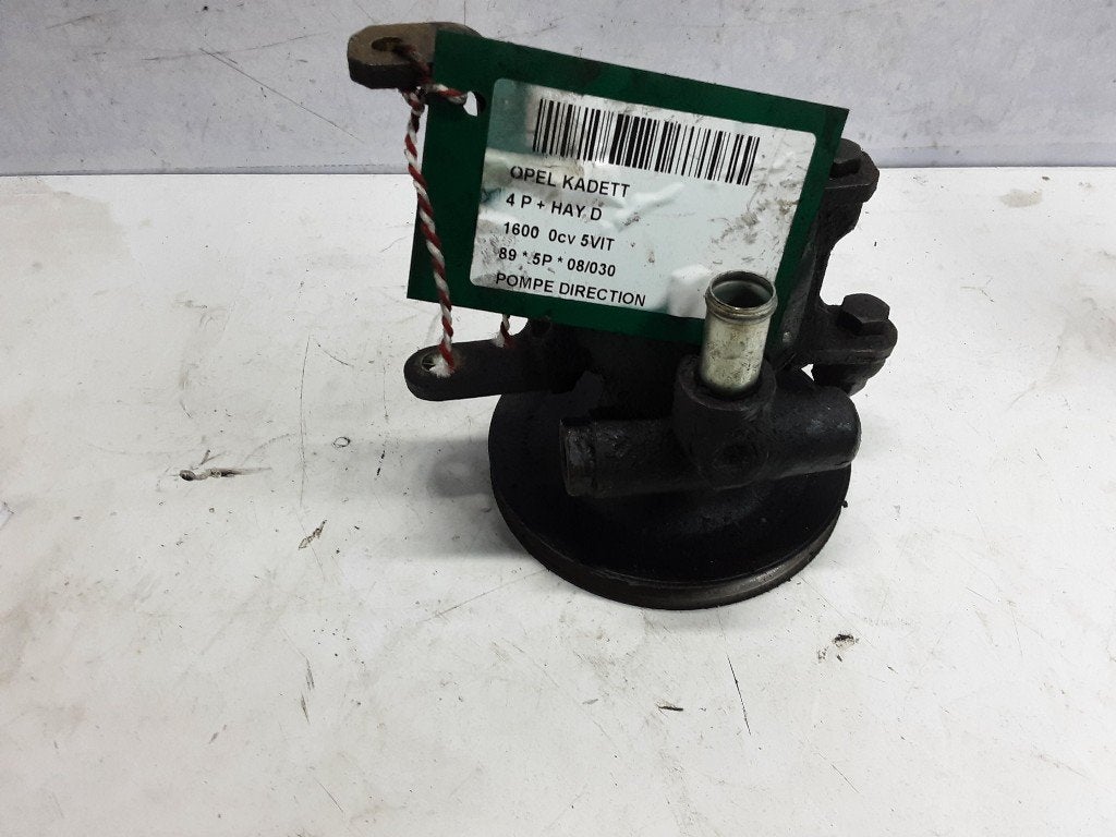 STUURBEKRACHTIGINGSPOMP Opel Kadett E (39 / 49), Gebruikt, Opel, Opel Automobile GmbH, Kontakt-opel@opel.com