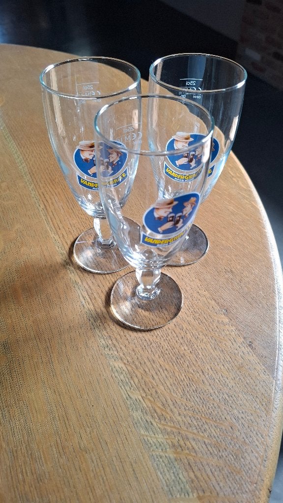3 glazen Rood Bruin Vandenginste, Verzamelen, Glas en Drinkglazen, Ophalen
