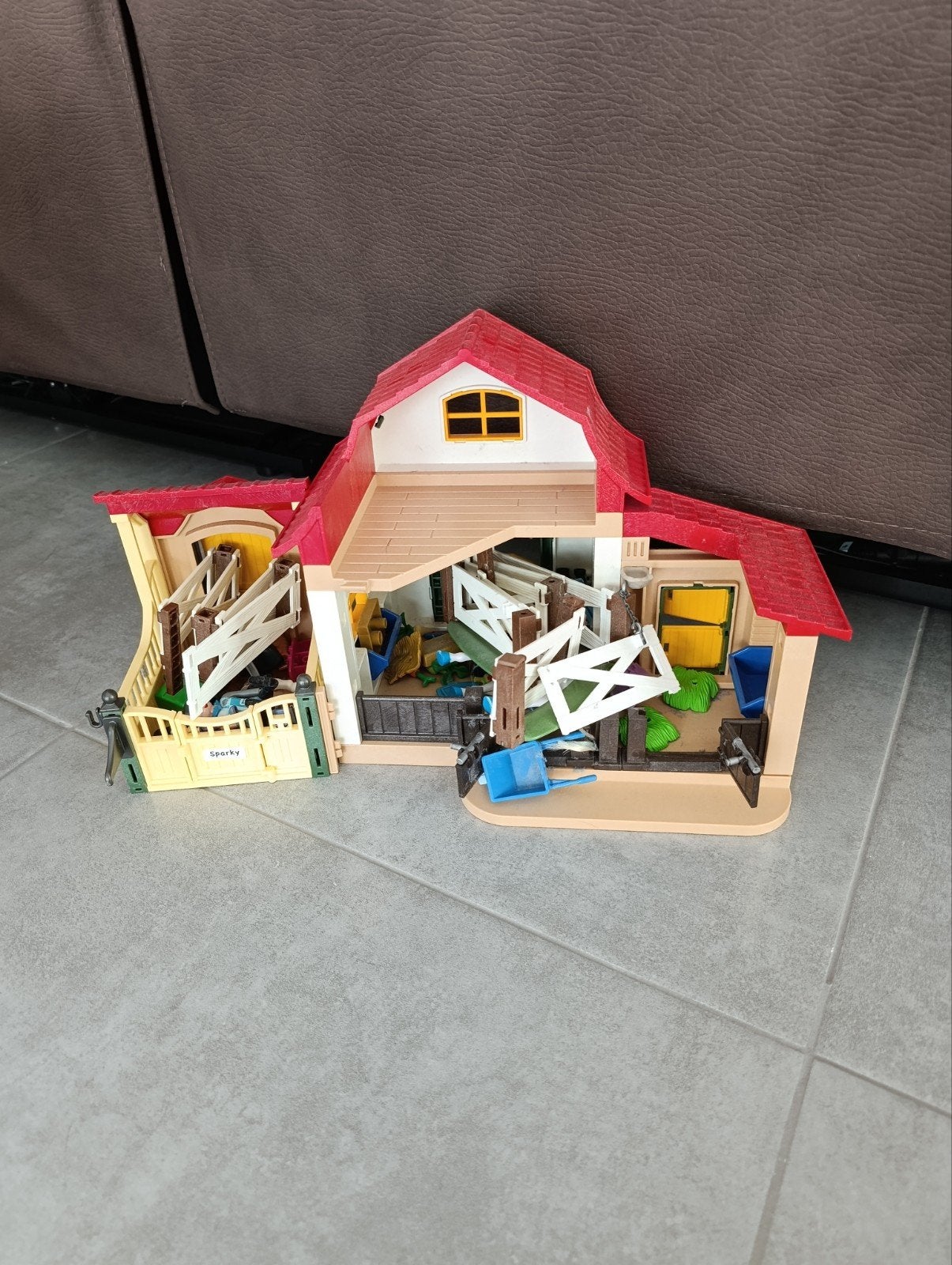 ferme équestre, Enlèvement, Comme neuf