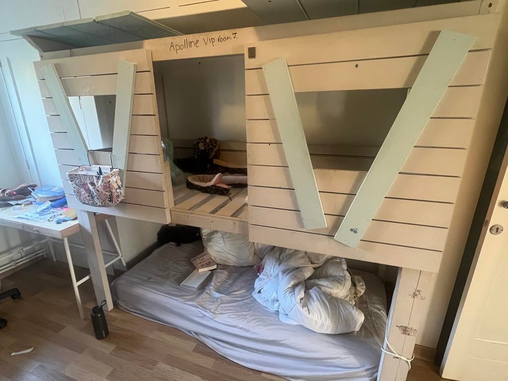 Cabane éclairée Two Bears, Enlèvement, Utilisé, Matelas