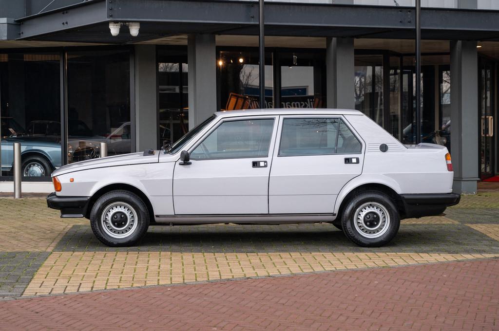 Alfa Romeo Giulietta 1.6 (bj 1978), Auto's, 4 deurs, Stof, 80 kW, 1570 cc
