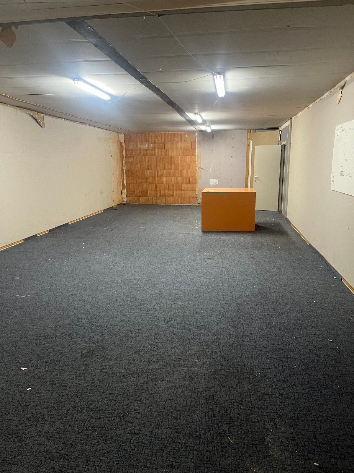 te huur magazijn van ongeveer 160m2.