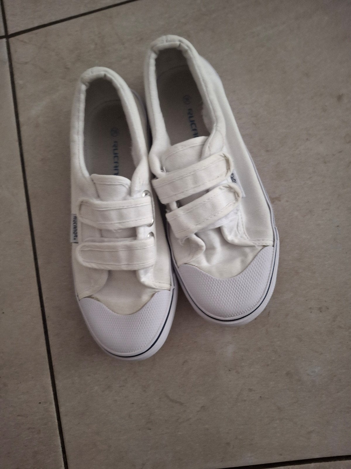 deux chaussures de gymnastique, Enfants & Bébés, Garçon, Enlèvement ou Envoi, Decathlon, Comme neuf