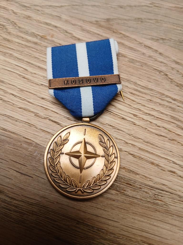 NAVO-medaille in Kosovo, Verzenden, Landmacht, Lintje, Medaille of Wings