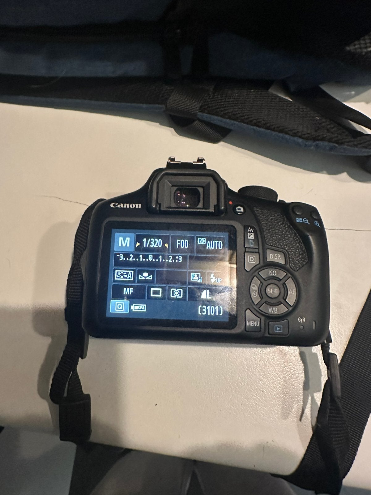 Canon EOS 1300D spiegelreflexcamera + cameratas, TV, Hi-fi & Vidéo, Canon, Mise au point manuelle, Comme neuf, Sacoche d'appareil photo
