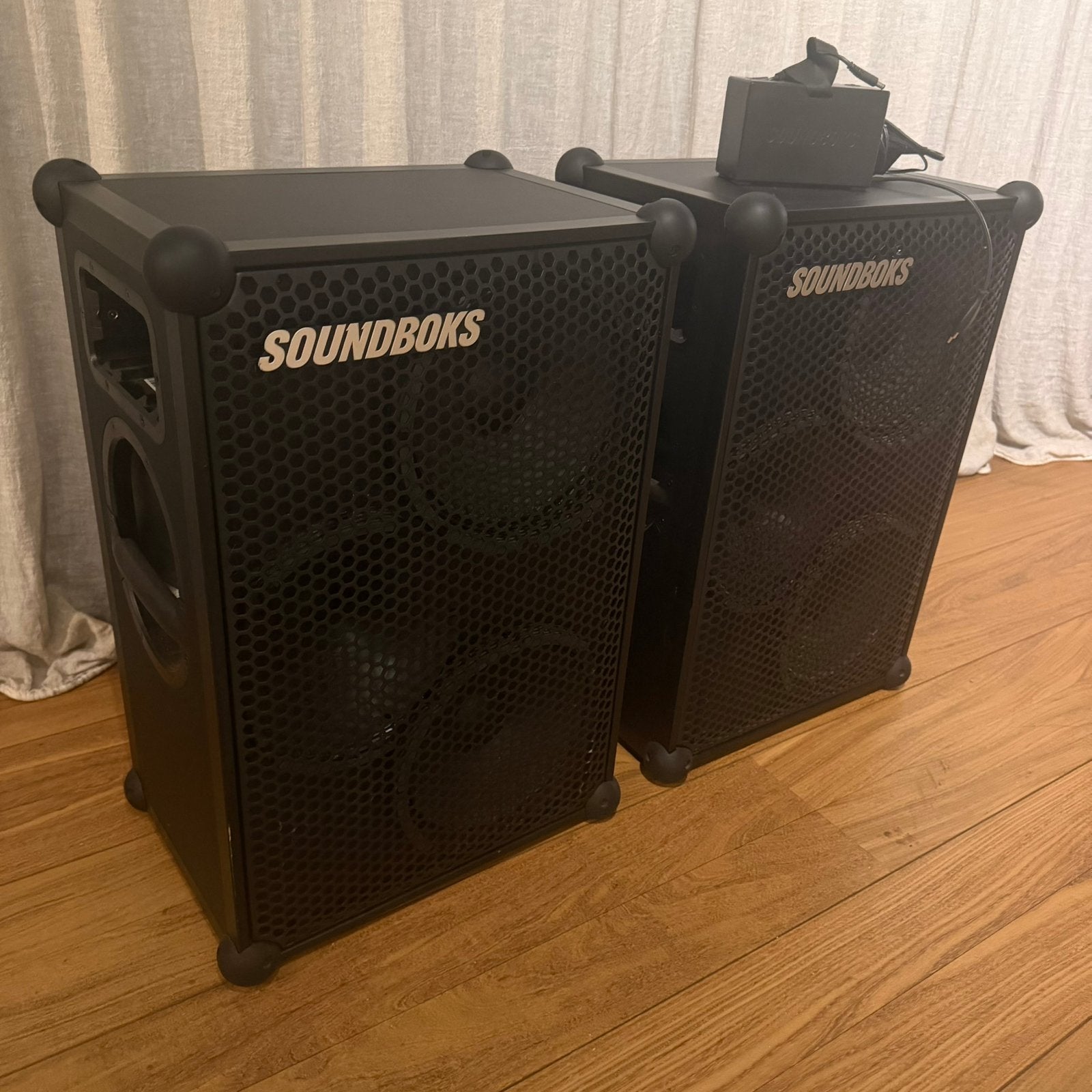 2x SOUNDBOKS 3 (Gen. 3) + batterijen & laders, Enlèvement, Comme neuf