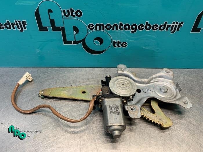 Ruitmechaniek 4Deurs links-achter van een Lexus IS 200 (IS 2, Gebruikt, -, -, -